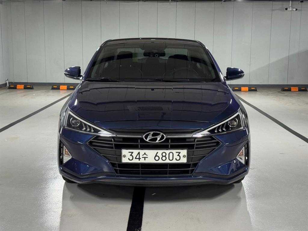 HYUNDAI Avante - Vista 3