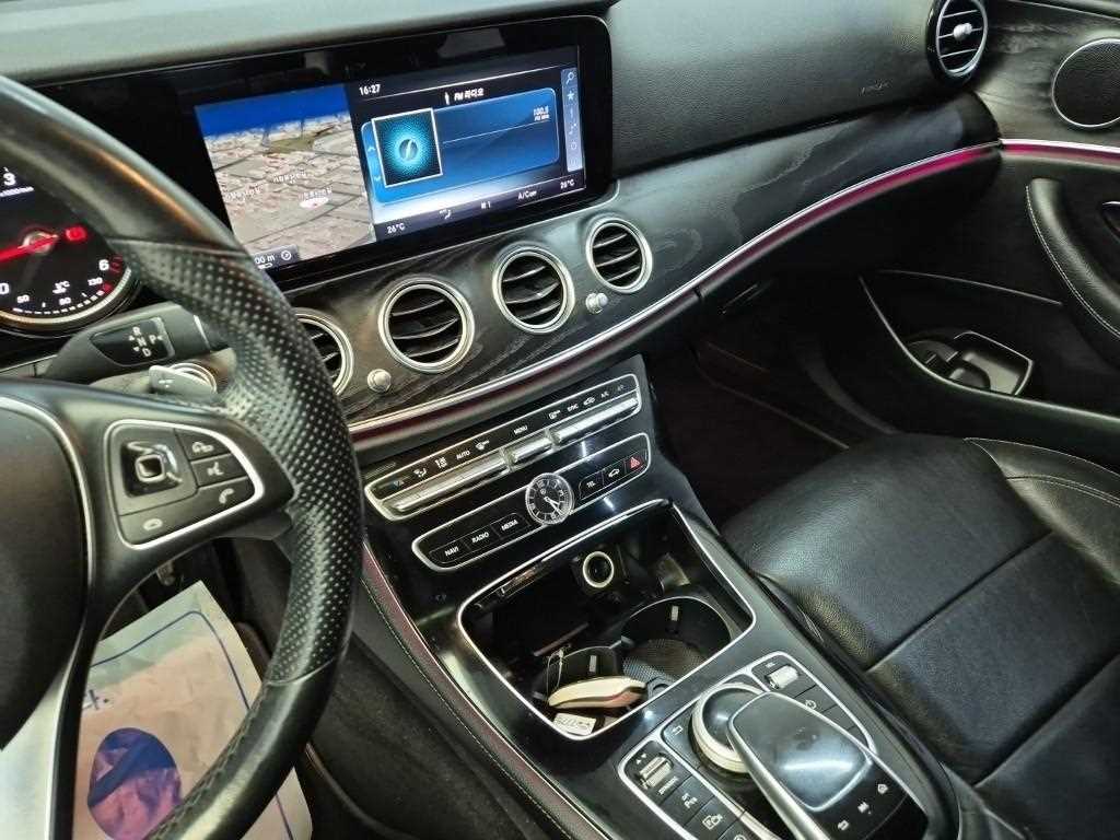 Mercedes Benz E class - Vista 10