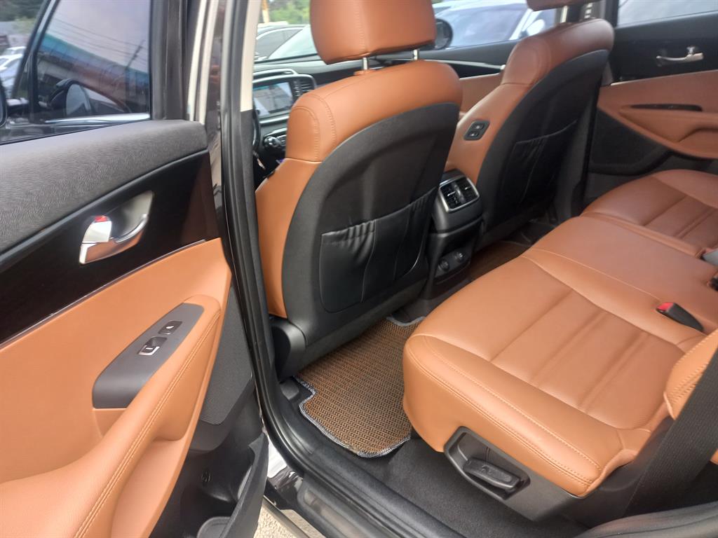 KIA Sorento - Vista 11