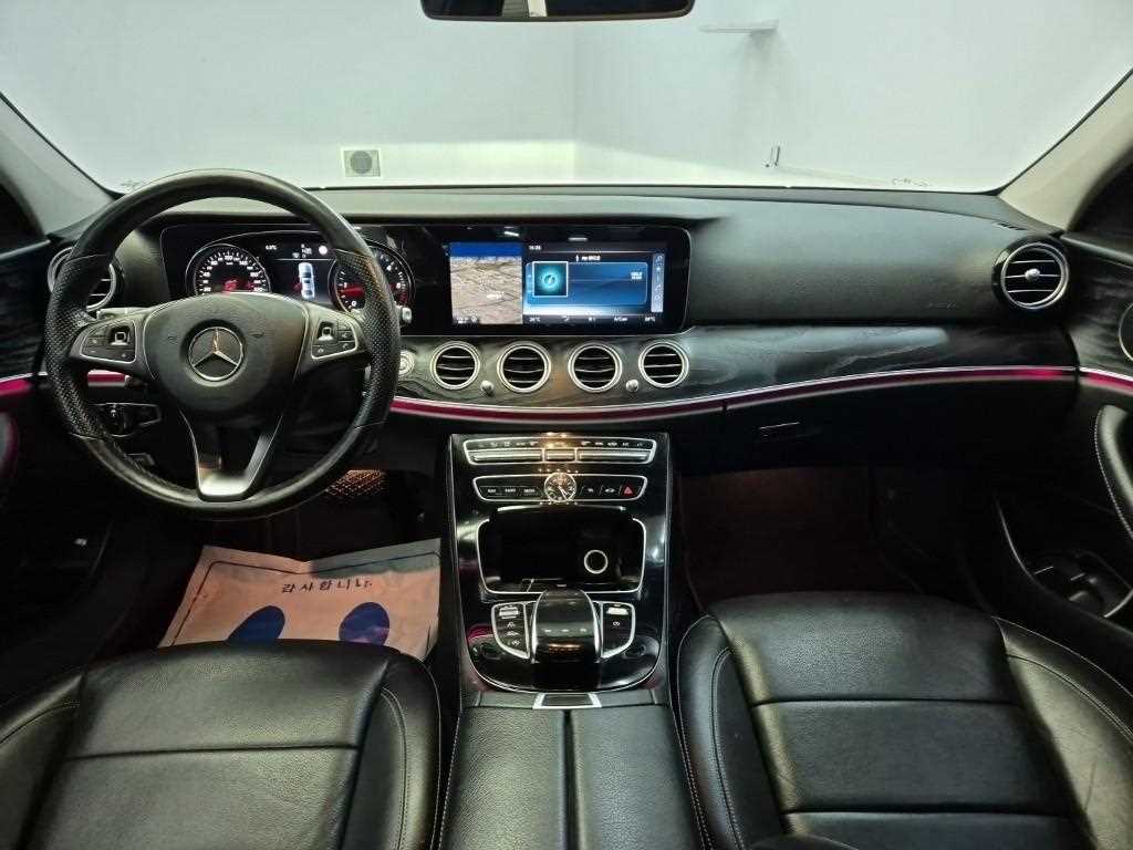 Mercedes Benz E class - Vista 7