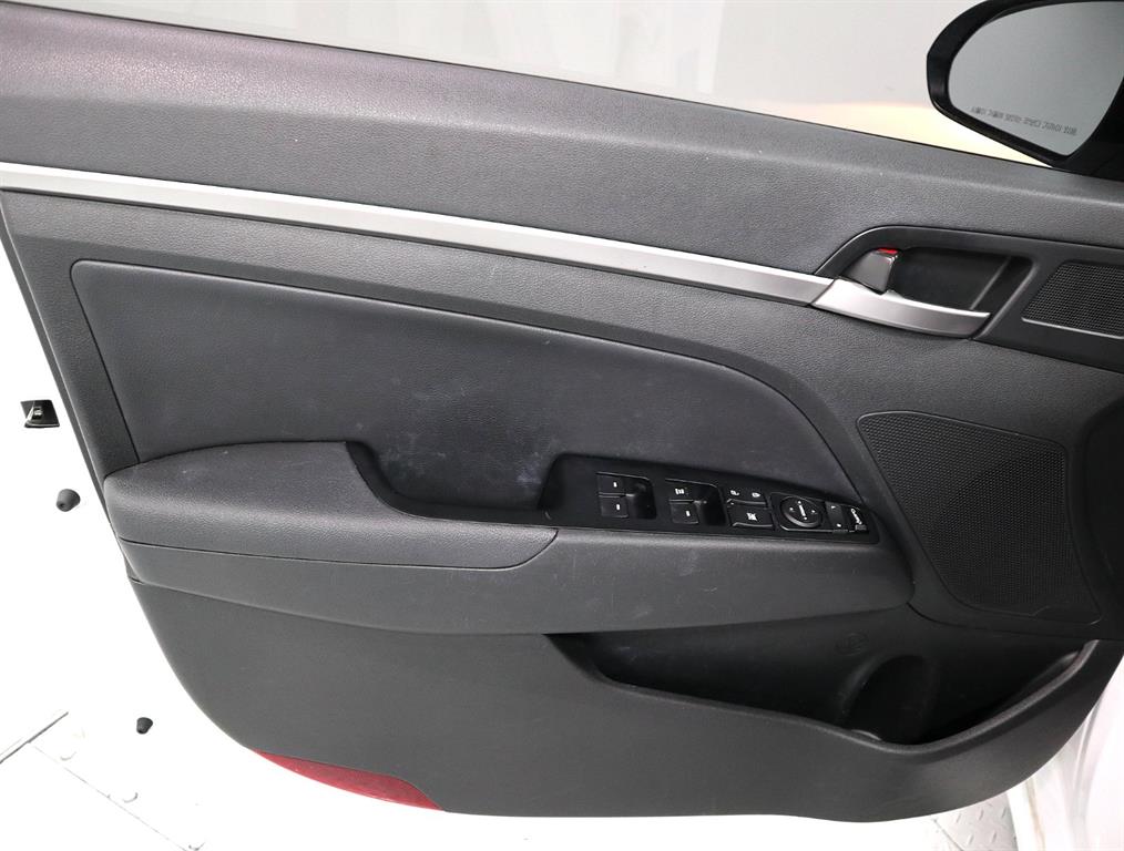 HYUNDAI Avante - Vista 7