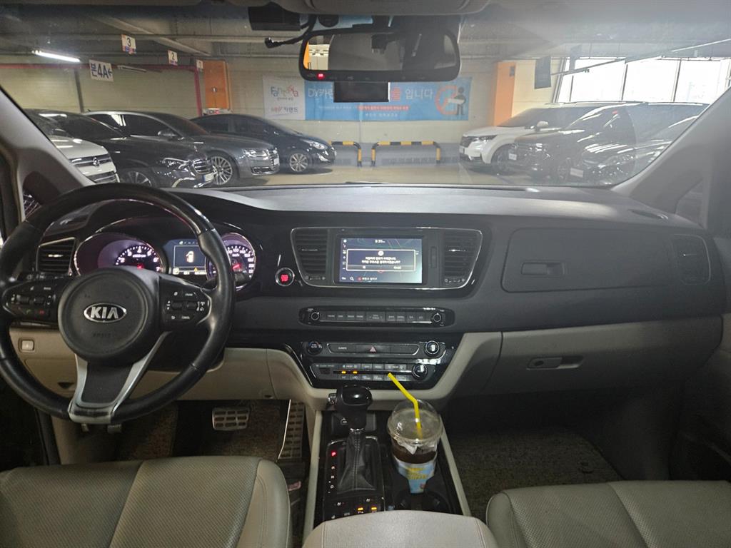KIA Carnival - Vista 7