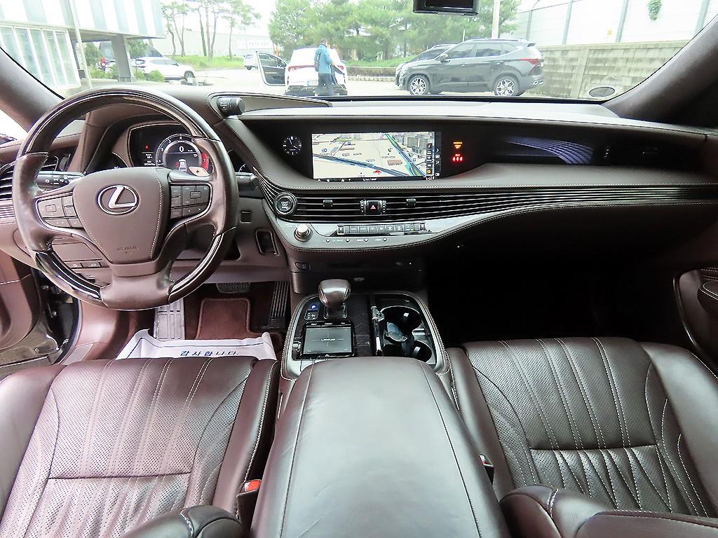 Lexus LS - Vista 7