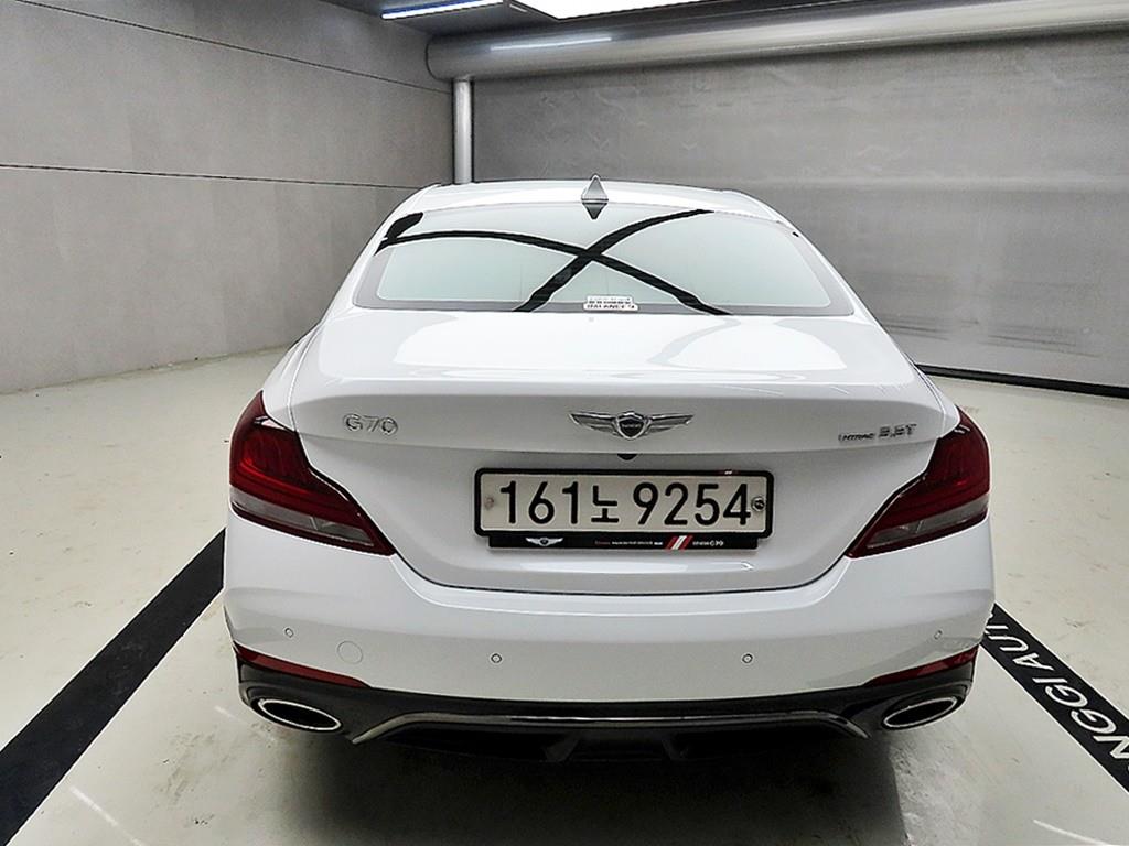 Genesis G70 - Vista 3