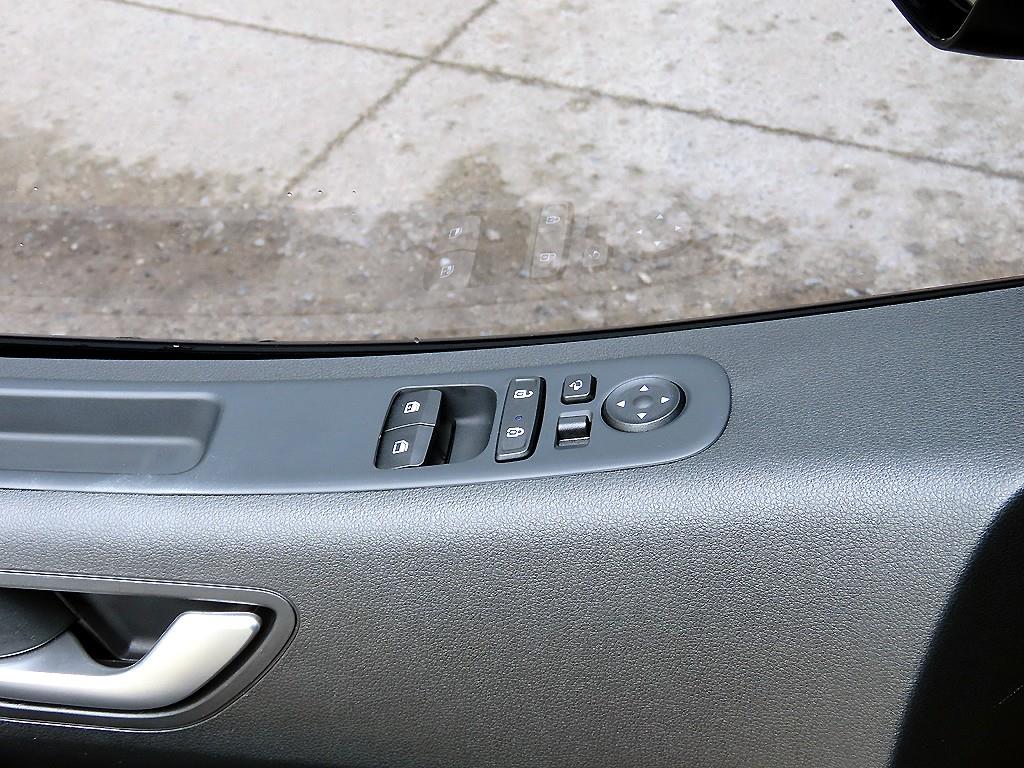 HYUNDAI Staria - Vista 11
