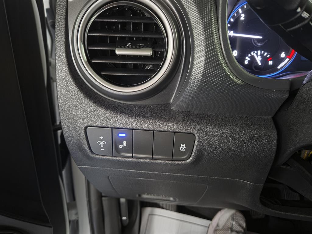 HYUNDAI Kona - Vista 12