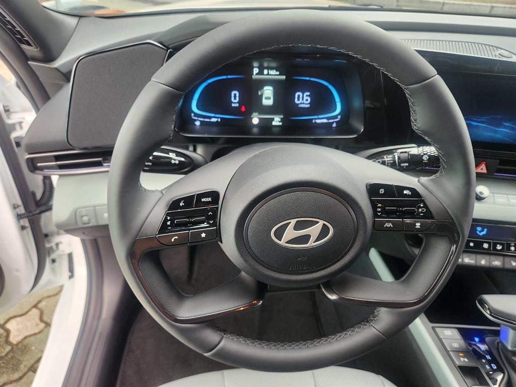 HYUNDAI Avante - Vista 11