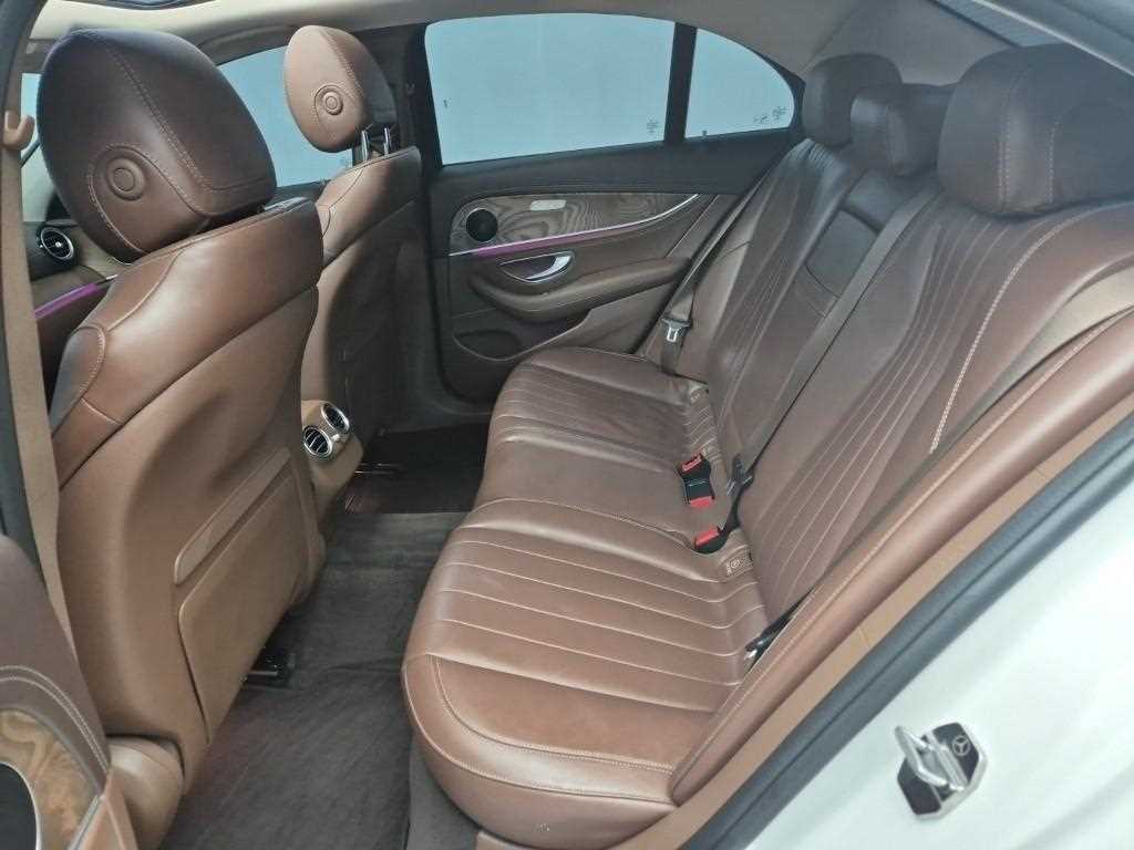 Mercedes Benz E class - Vista 12