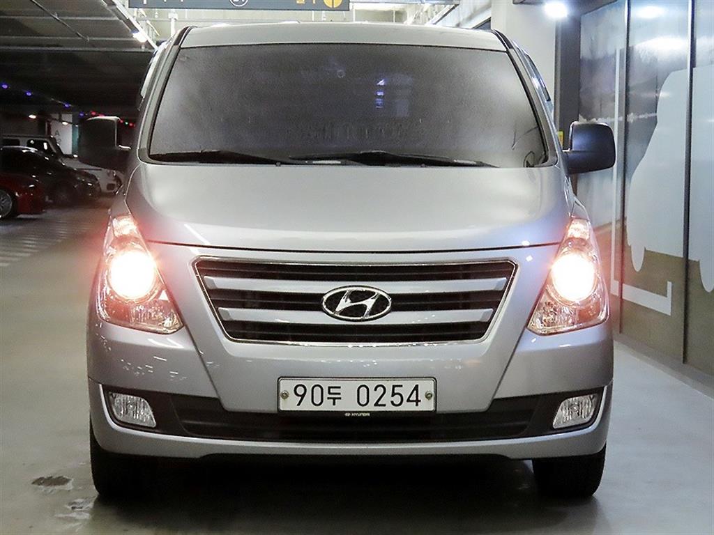HYUNDAI Starex - Vista 2