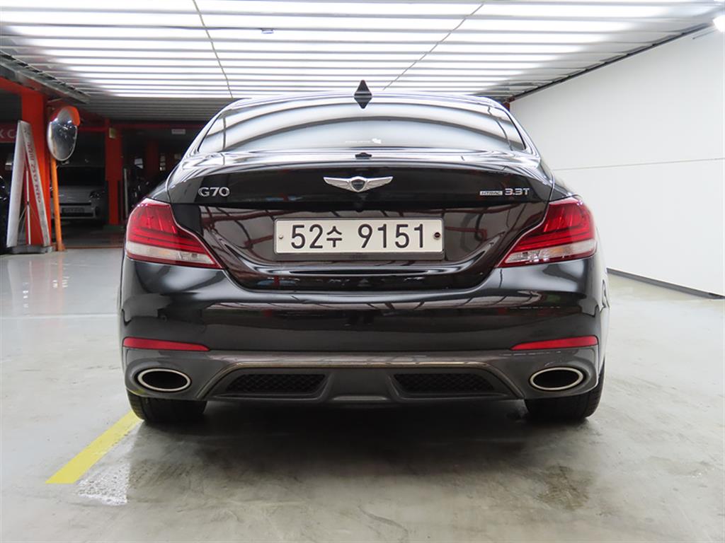 Genesis G70 - Vista 3