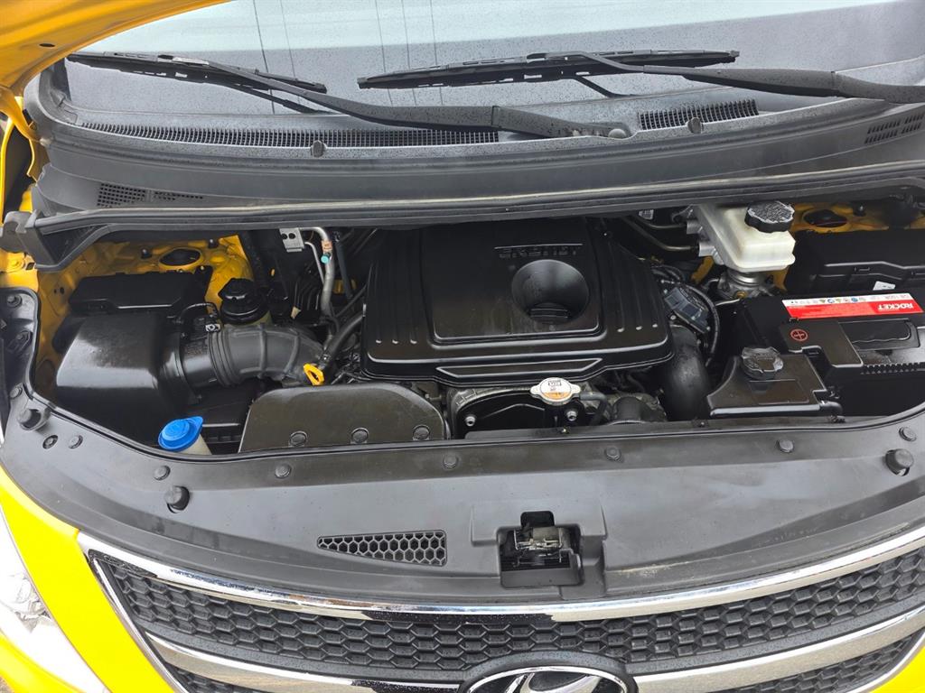 HYUNDAI Starex - Vista 9
