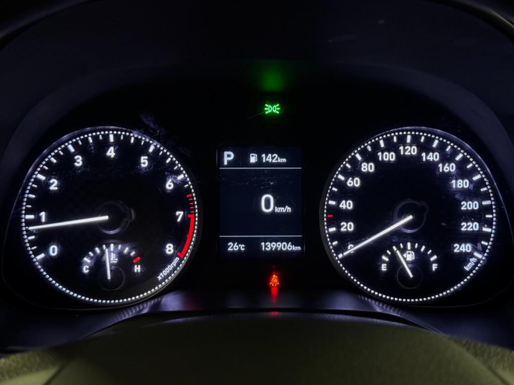 HYUNDAI Avante - Vista 10