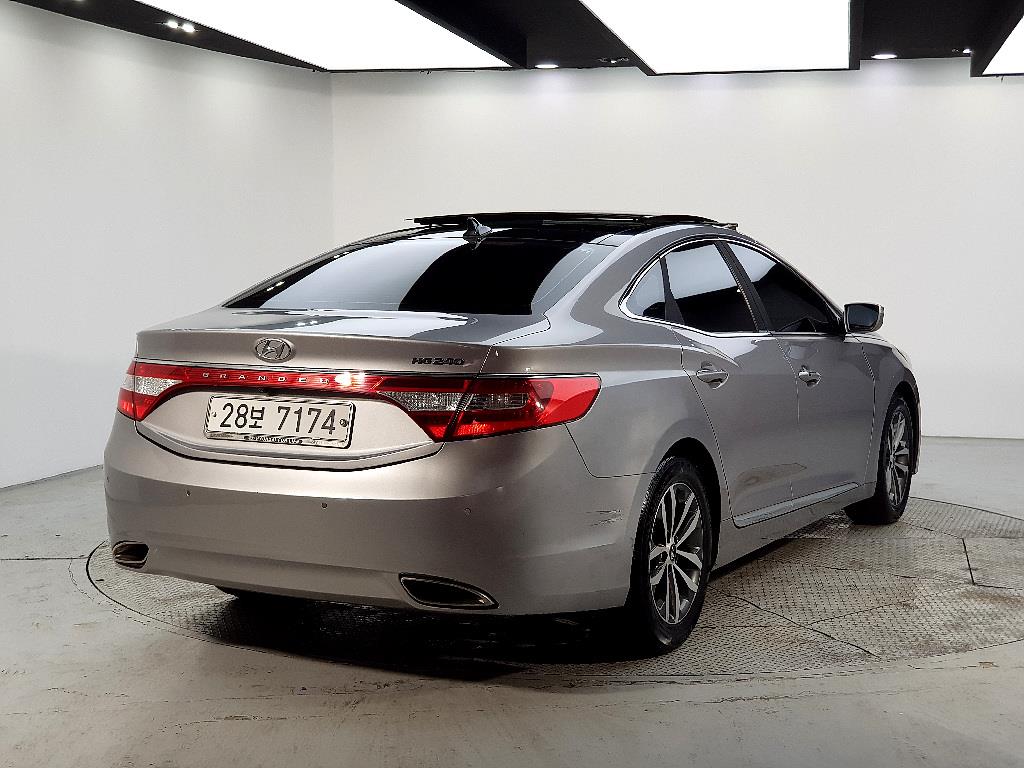 HYUNDAI Grandeur - Vista 4