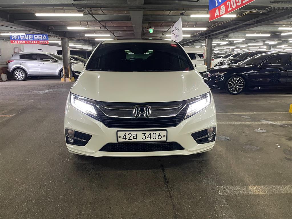 Honda Odyssey 2018 Blanco - Importación desde Corea - HF Imports Iquique - Foto 1