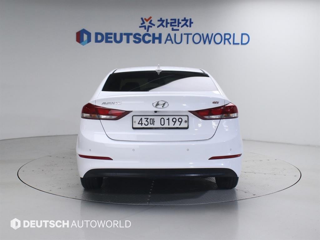 HYUNDAI Avante - Vista 4