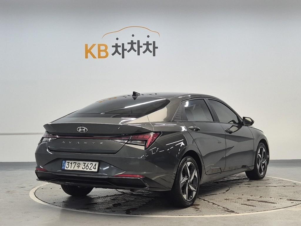 HYUNDAI Avante - Vista 3