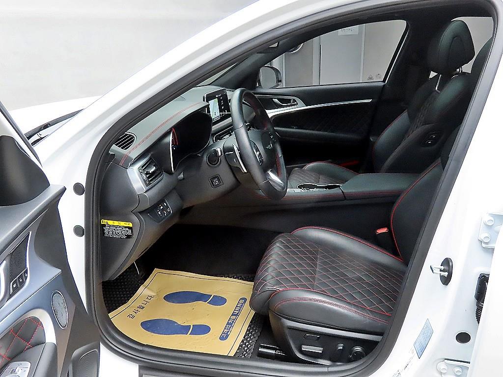 Genesis G70 - Vista 5