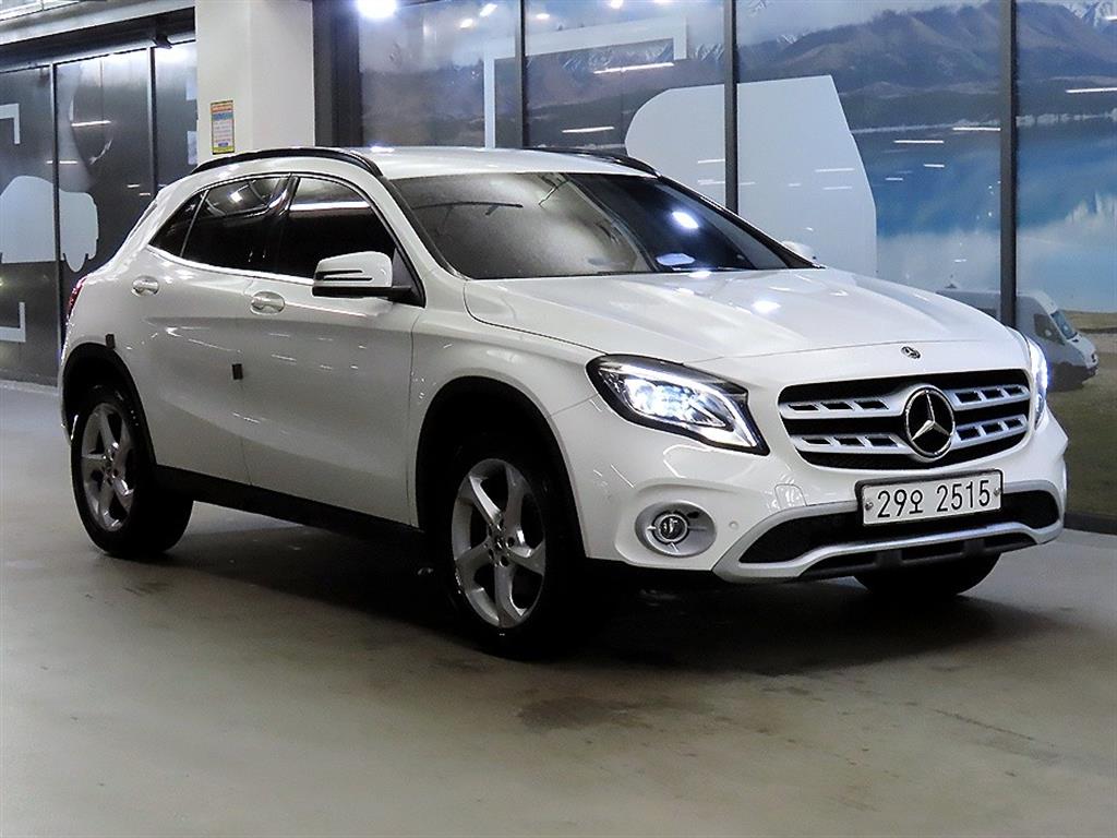 Mercedes Benz GLA Class - Vista 2