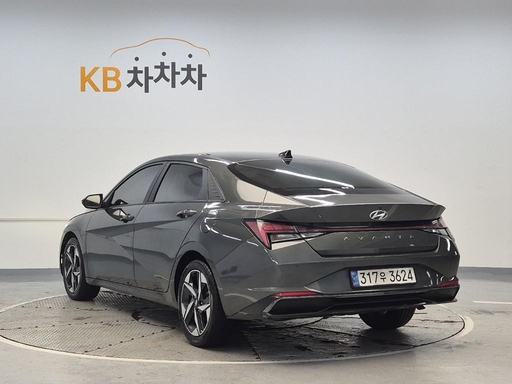 HYUNDAI Avante - Vista 2