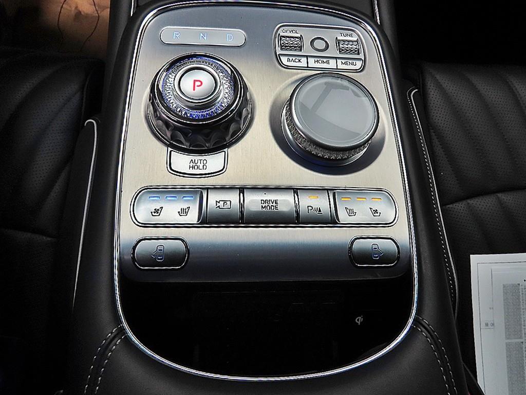Genesis G90 - Vista 10