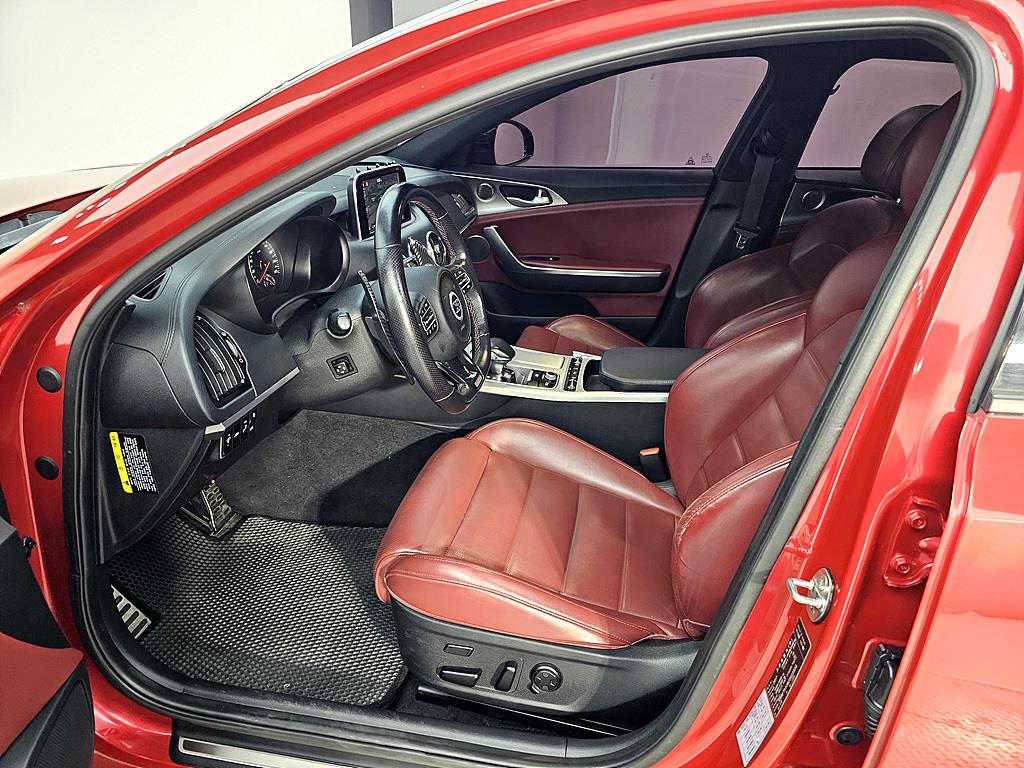 KIA Stinger - Vista 8