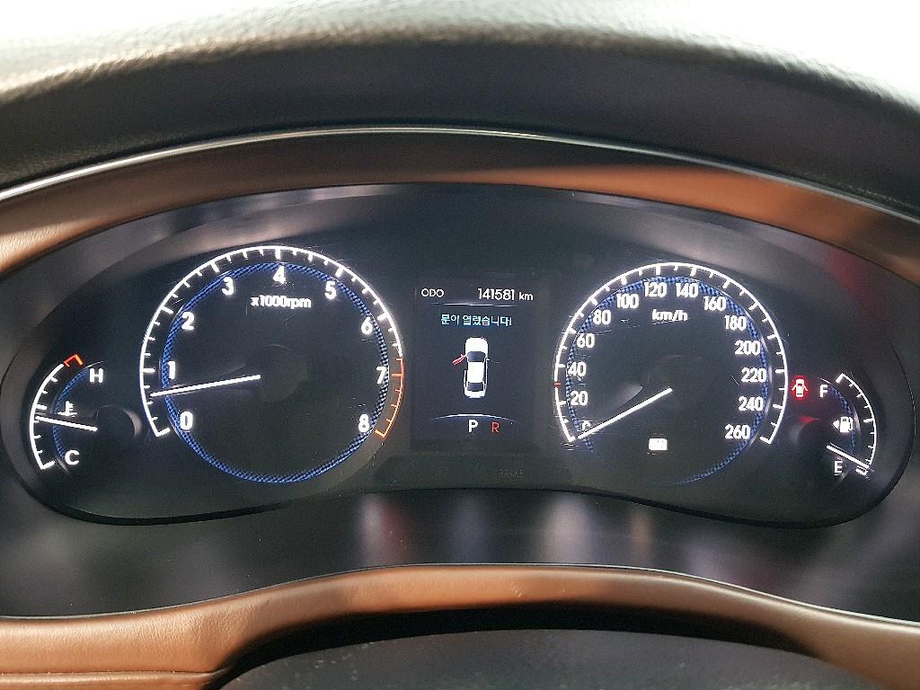 HYUNDAI Genesis - Vista 7