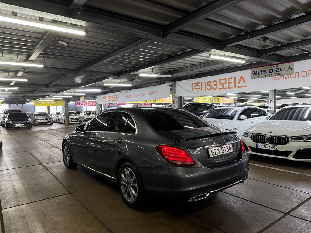 Mercedes Benz C Class - Vista 4