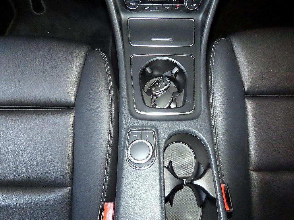 Mercedes Benz GLA Class - Vista 12