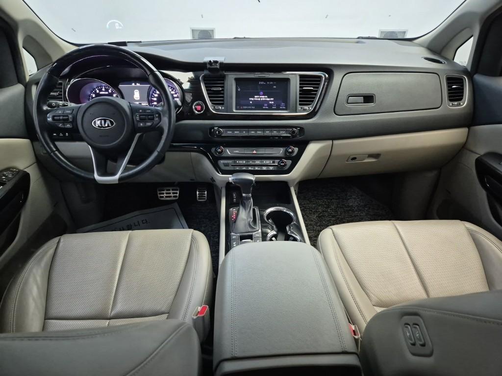 KIA Carnival - Vista 7