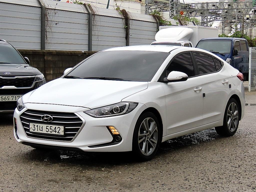 HYUNDAI Avante - Vista 2