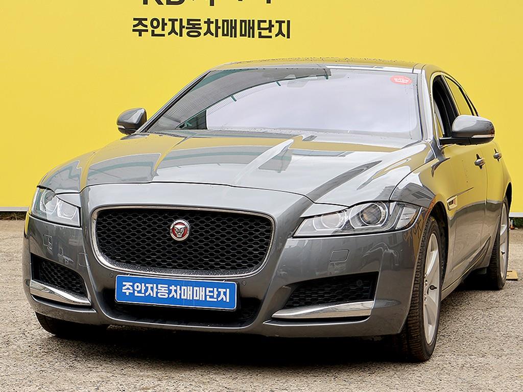 Jaguar XF - Vista 3