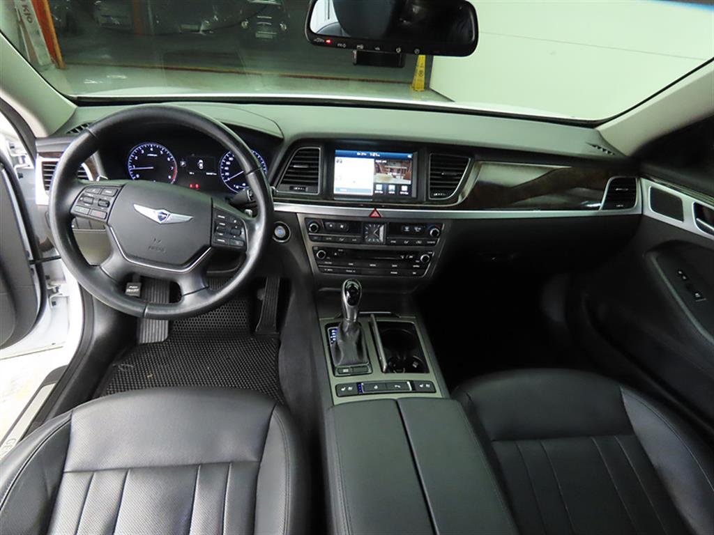 HYUNDAI Genesis - Vista 7