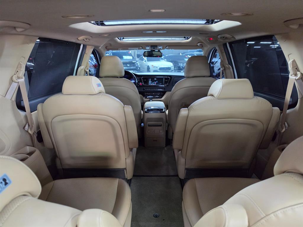 KIA Carnival - Vista 7