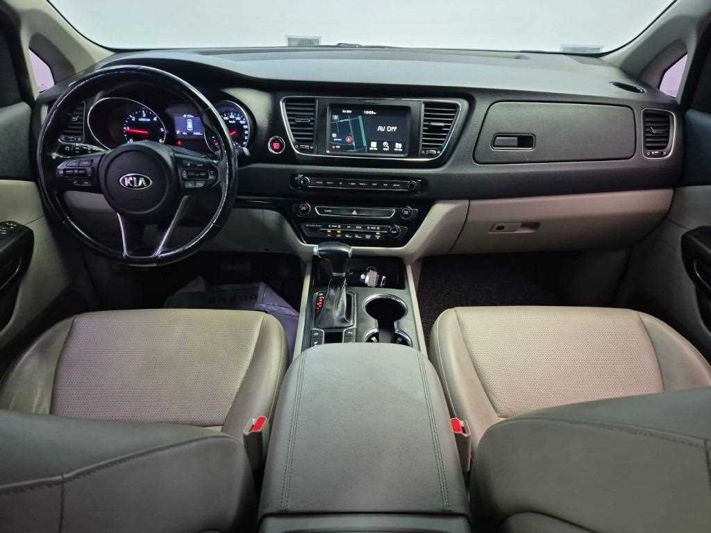 KIA Carnival - Vista 7