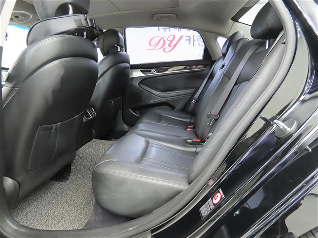HYUNDAI Genesis - Vista 6