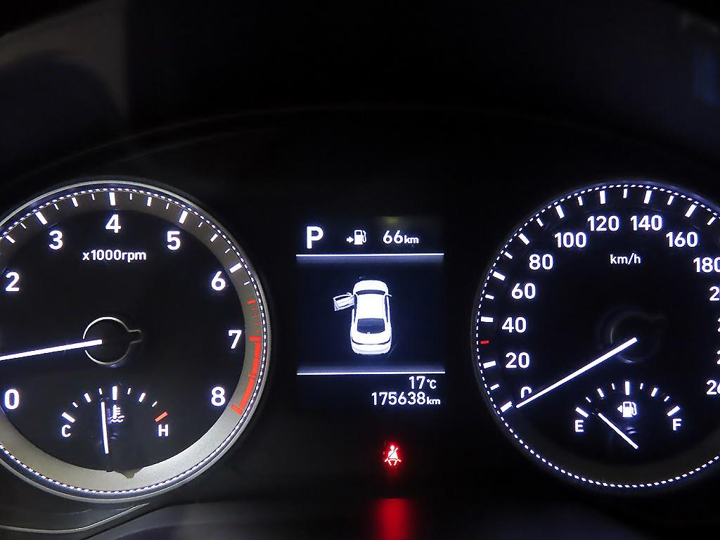 HYUNDAI Grandeur - Vista 9