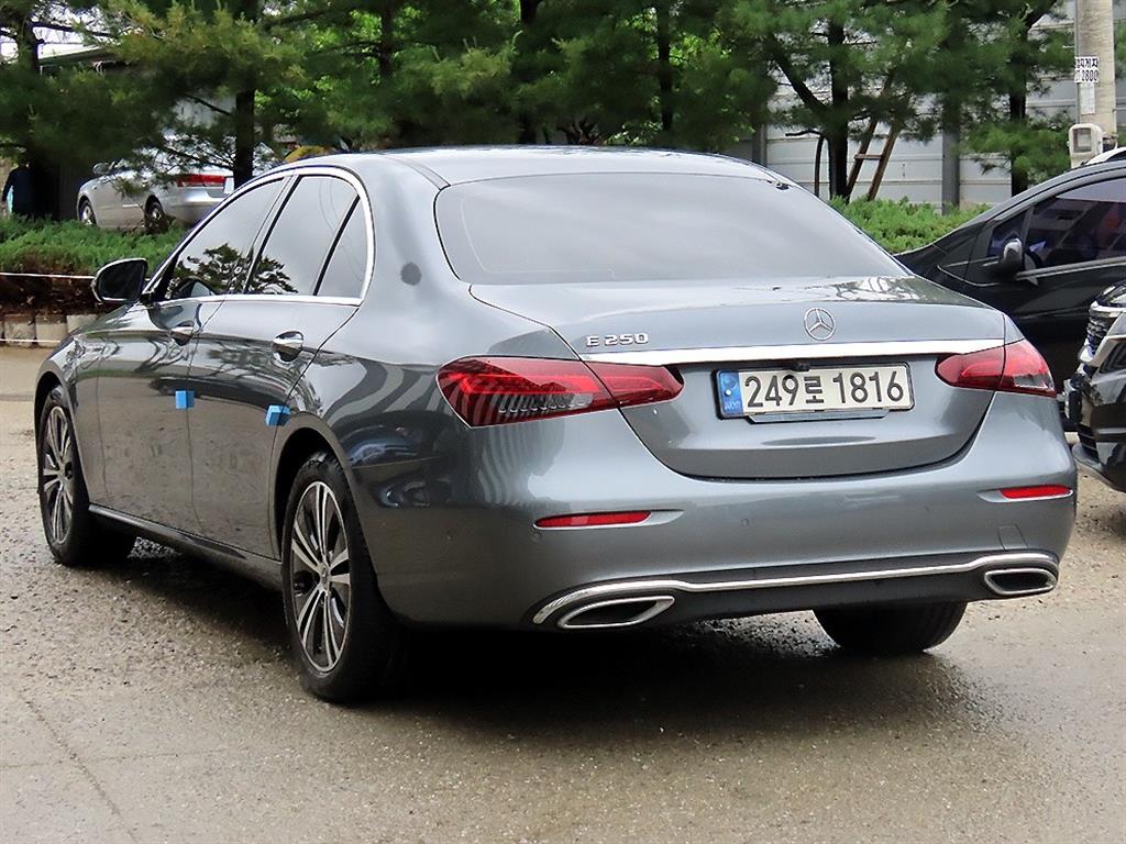 Mercedes Benz E class - Vista 3