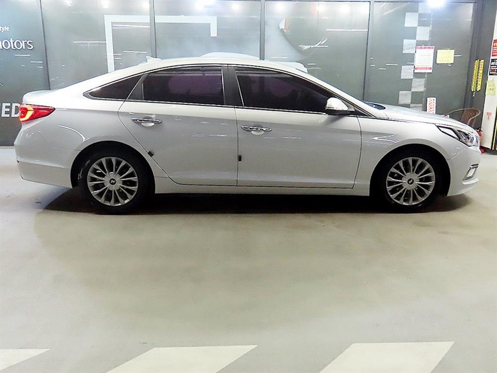 HYUNDAI Sonata - Vista 3