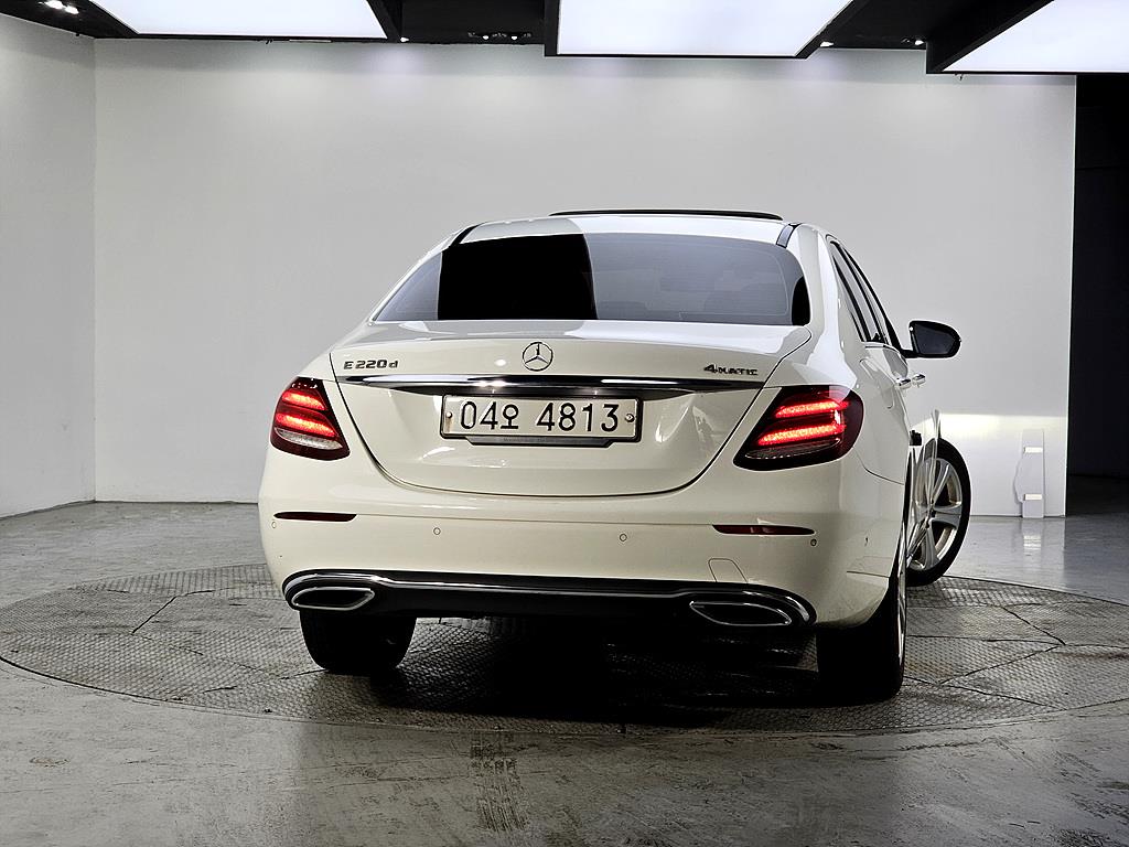 Mercedes Benz E class - Vista 3