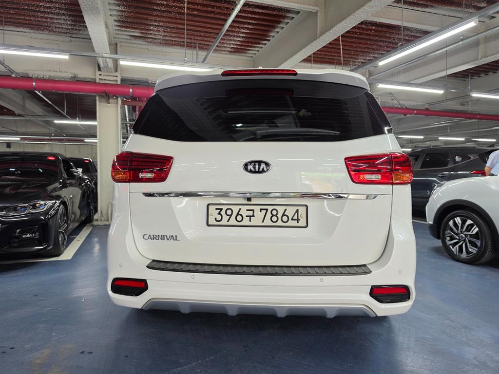 KIA Carnival - Vista 4
