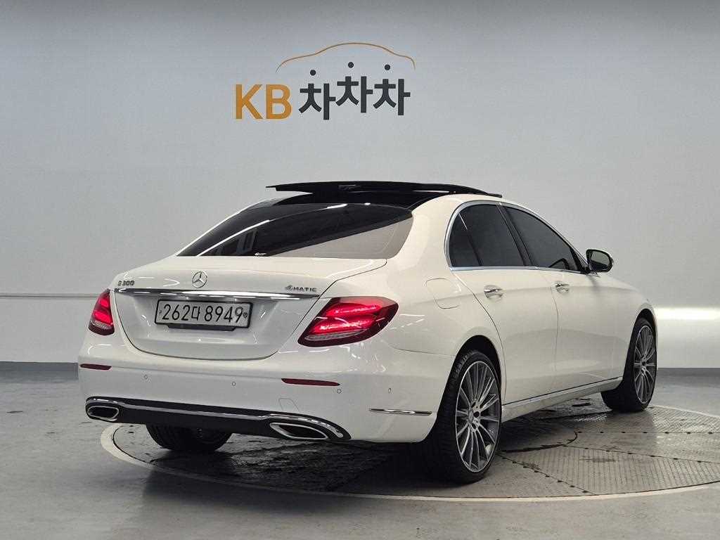 Mercedes Benz E class - Vista 3