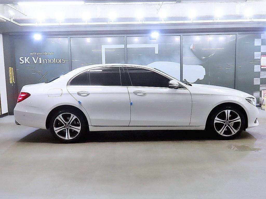 Mercedes Benz E class - Vista 3