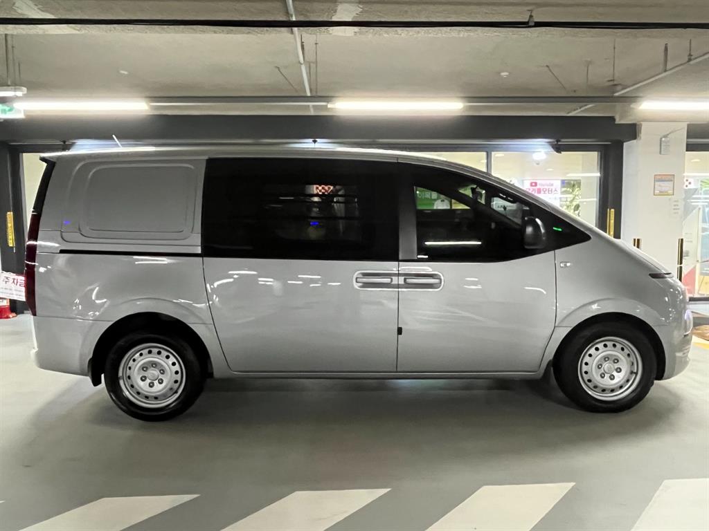HYUNDAI Staria - Vista 3