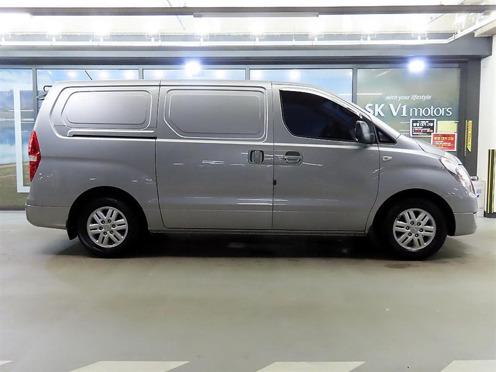 HYUNDAI Starex - Vista 3