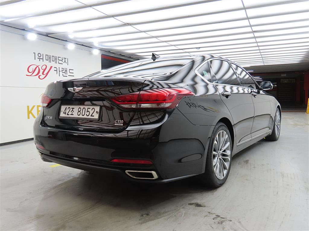 HYUNDAI Genesis - Vista 4