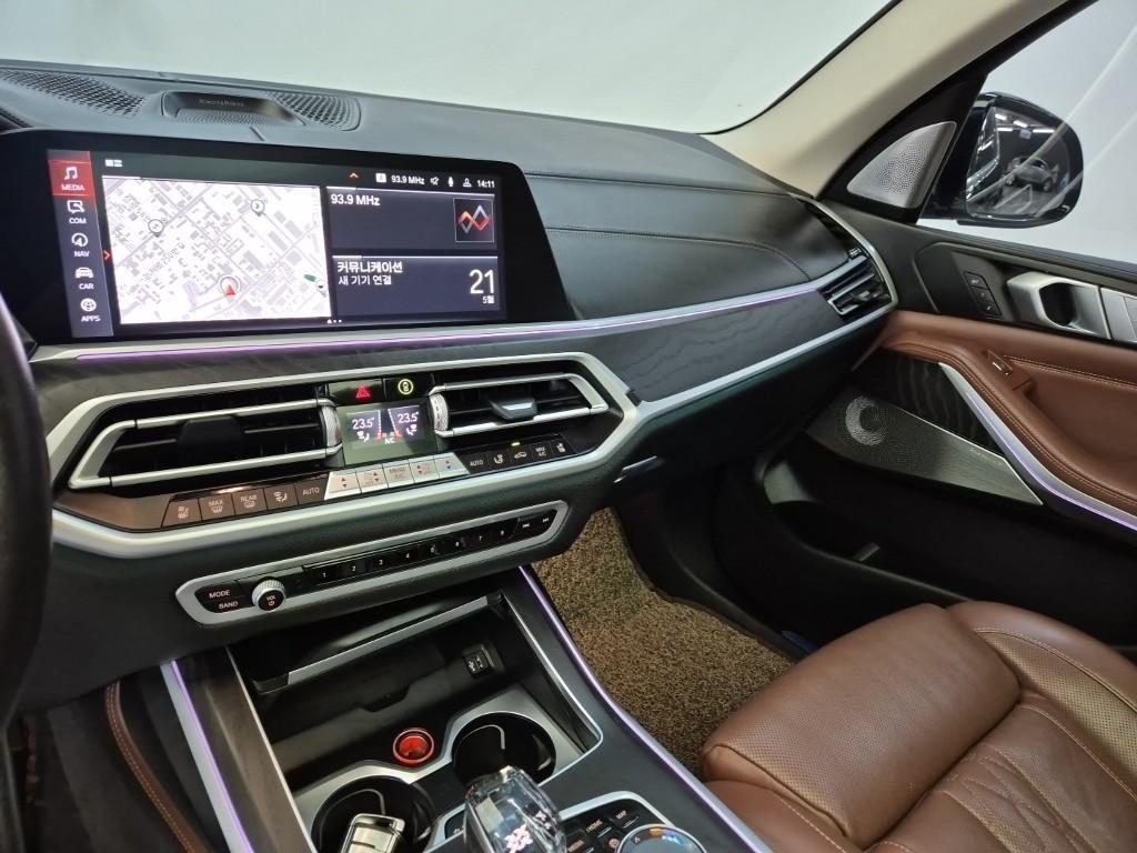 BMW X7 - Vista 10
