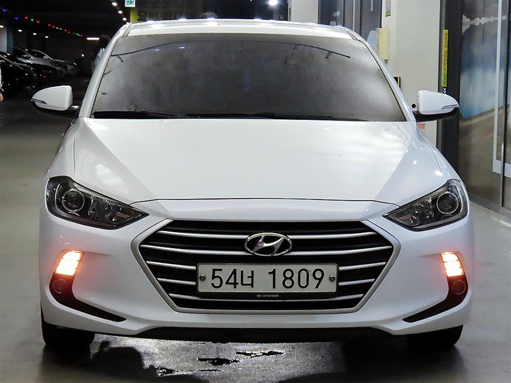 HYUNDAI Avante - Vista 2
