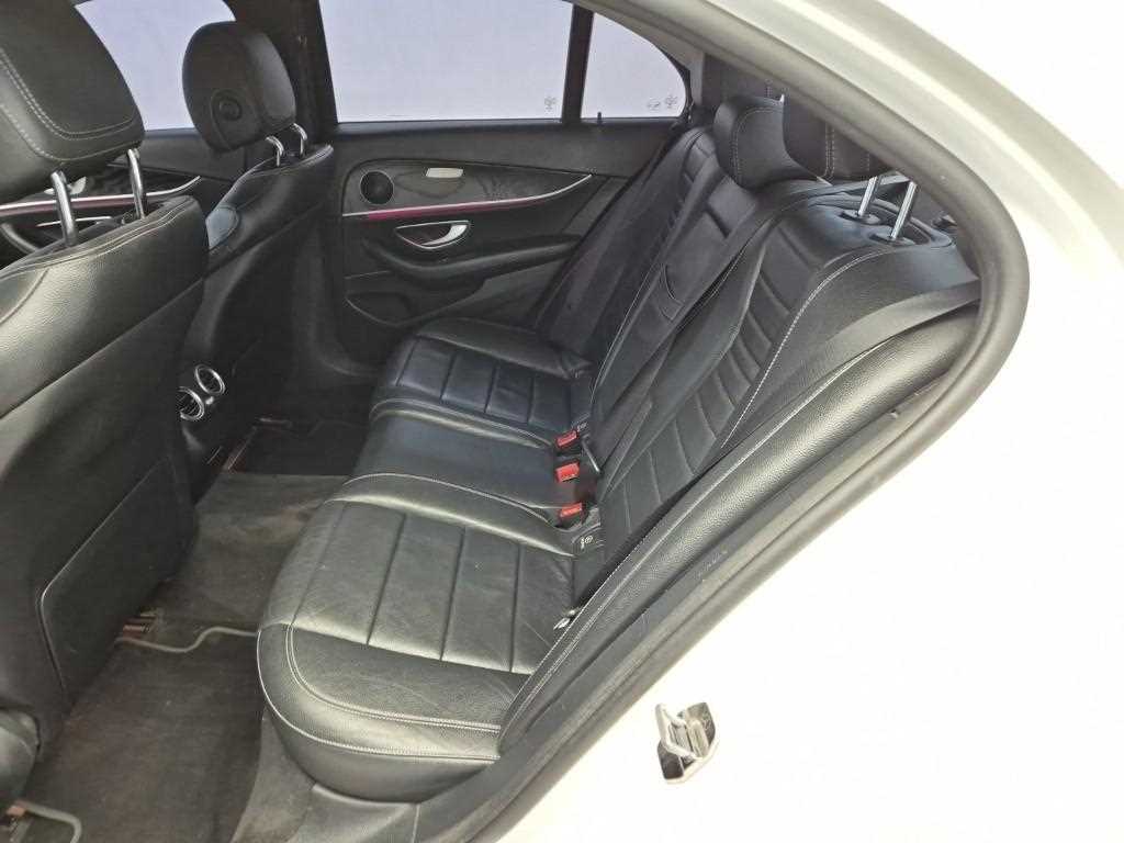 Mercedes Benz E class - Vista 12