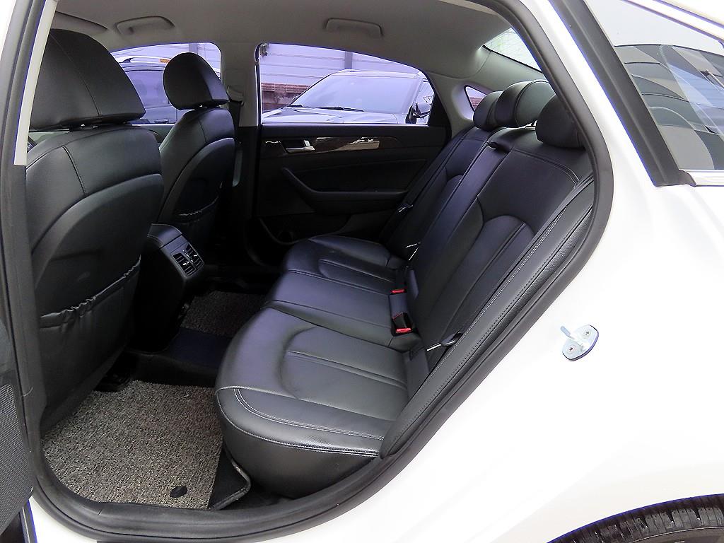 HYUNDAI Sonata - Vista 6
