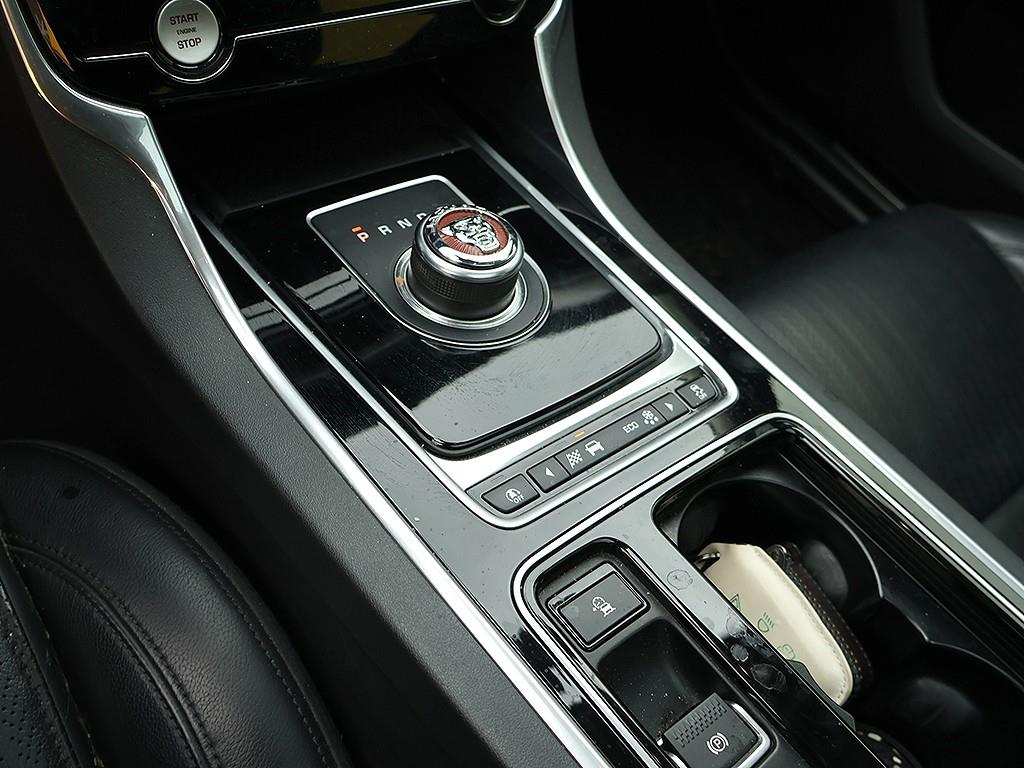 Jaguar XF 2018 Gris - Importación desde Corea - HF Imports Iquique - Foto 7